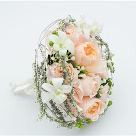 fwthumbDavid Austin Rose Bridal Bouquet Close Up.jpg